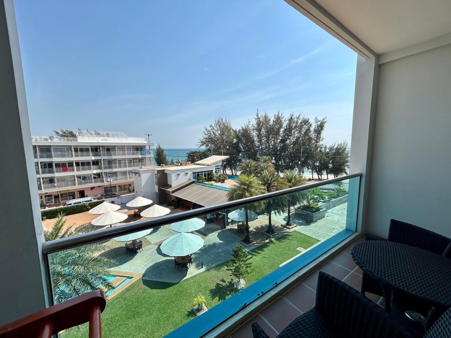 Grandblue Resort & Beachclub Mae Phim Exterior foto