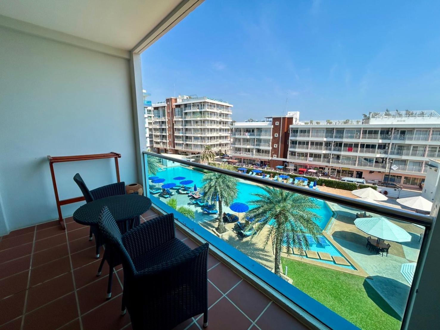 Grandblue Resort & Beachclub Mae Phim Exterior foto