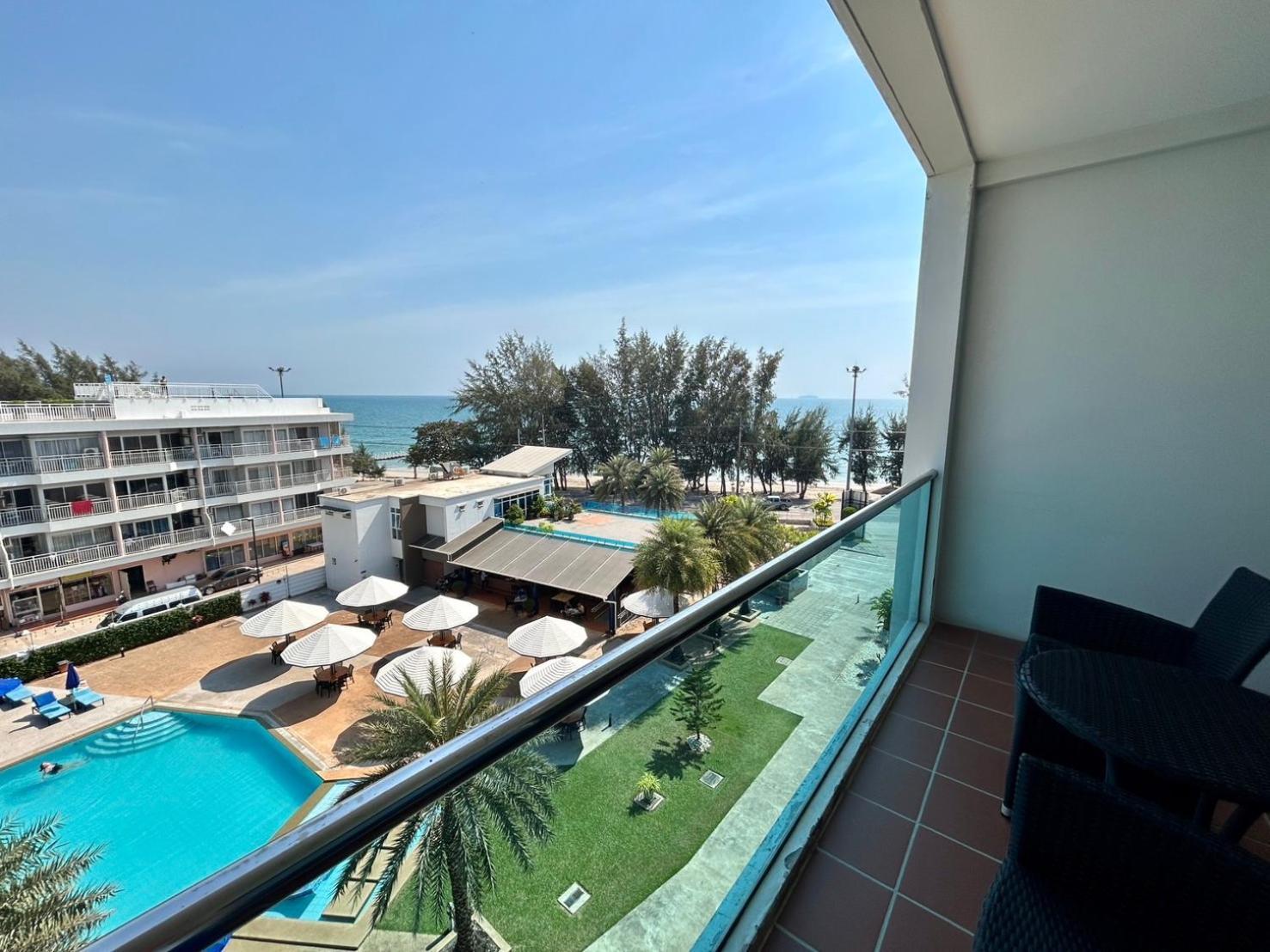Grandblue Resort & Beachclub Mae Phim Exterior foto